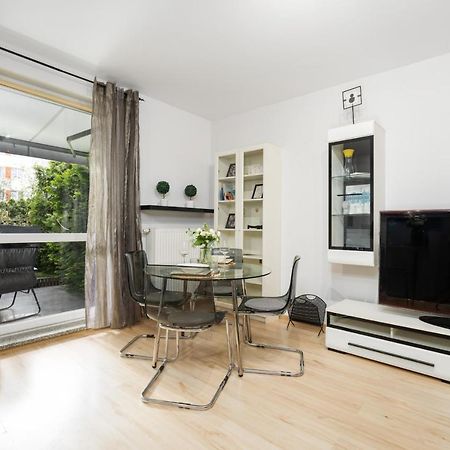 Cozy Apartment Karpia 17 With Terrace In Poznan By Noclegi Renters Exterior foto
