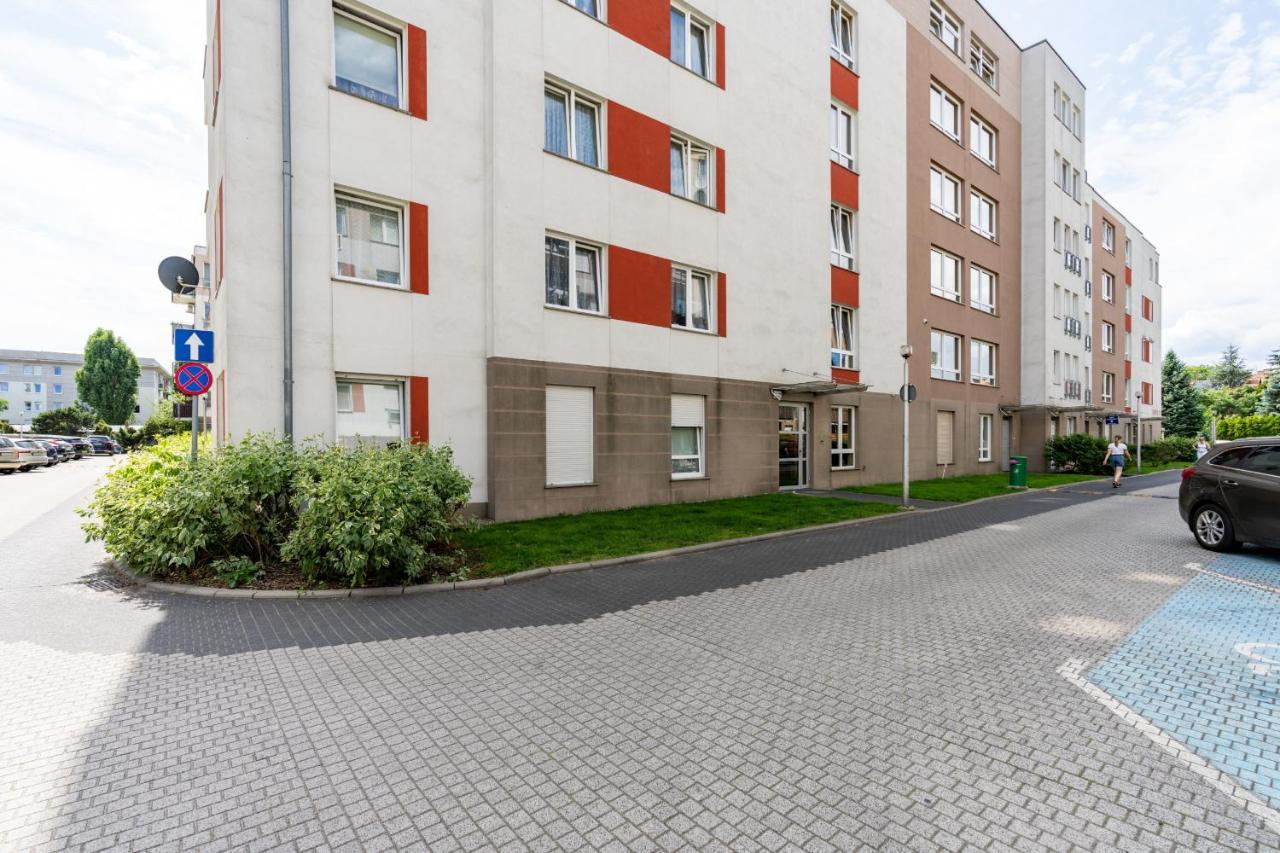 Cozy Apartment Karpia 17 With Terrace In Poznan By Noclegi Renters Exterior foto